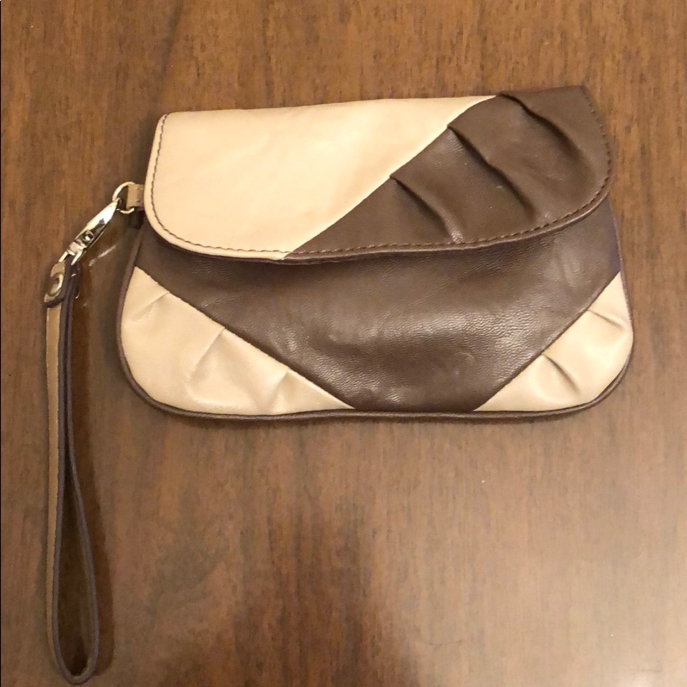Brown/Tan clutch ($1 w/ any purchase) ✳️SOLD✳️
